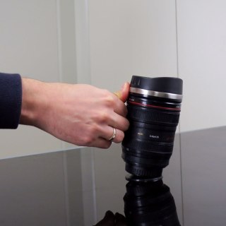 Antygrawitacyjny Kubek Obiektyw - Nietypowy Prezent dla Miłośników Fotografii