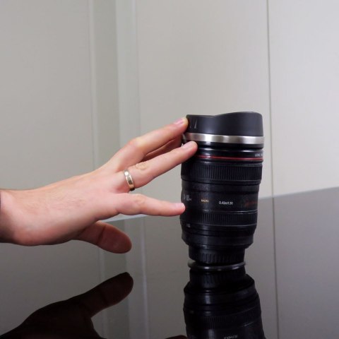 Antygrawitacyjny Kubek Obiektyw - Nietypowy Prezent dla Miłośników Fotografii Antygrawitacyjny Kubek Obiektyw - Nietypowy Prezent dla Miłośników Fotografii