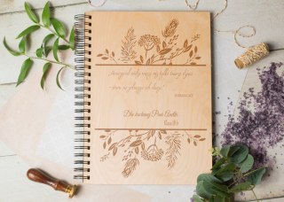 Album drewniany dla nauczyciela grawer,30x22cm pion S3
