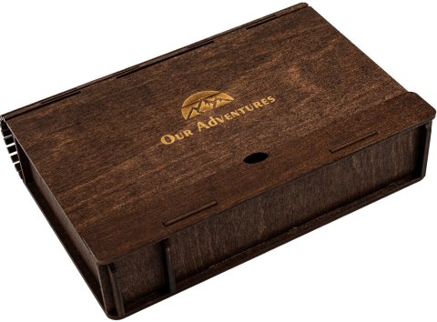 Drewniane pudełko na zdjęcia 10x15cm i pendrive Our Advanture Drewniane pudełko na zdjęcia 10x15cm i pendrive Our Advanture