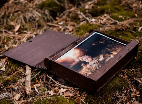 Drewniane pudełko na zdjęcia 10x15cm Memories Drewniane pudełko na zdjęcia 10x15cm Memories