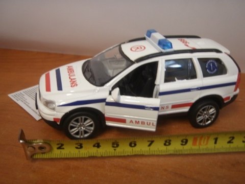 Auto metalowe światło i dźwięk AMBULANS 820 Auto metalowe światło i dźwięk AMBULANS 820