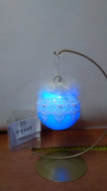 Bombka led zmieniająca kolory z koronką PIÓRKA Bombka led zmieniająca kolory z koronką PIÓRKA